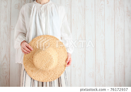 草帽和女人 76172937