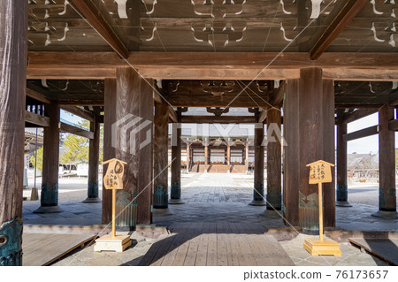 三重縣津市一心殿，高田本山千住寺宏偉的大門 76173657