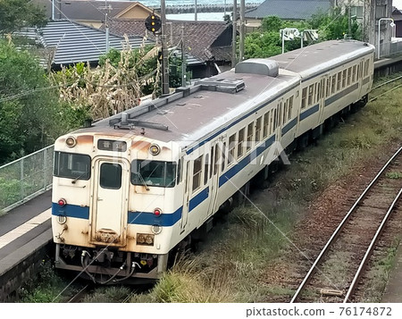 一列火車停了下來 一列火車停了下來 76174872