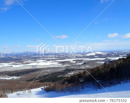 藍天和冬天山 藍天和冬天山 76175332