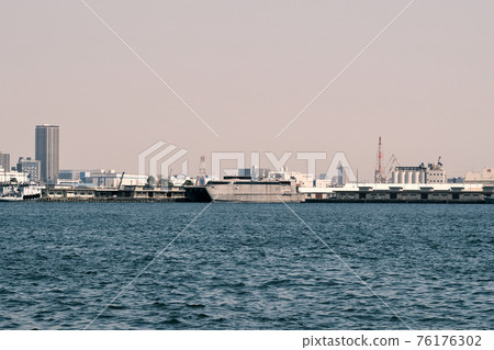 [Kanagawa] Expeditionary high-speed transport ship (catamaran) at anchor 76176302