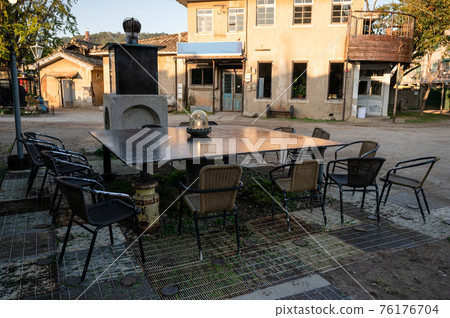 Rust metallic table with weave chair and lamp Rust metallic table with weave chair and lamp 76176704