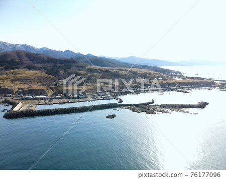 早春鳥瞰北海道瀨田町太成久長磯漁港風光 早春鳥瞰北海道瀨田町太成久長磯漁港風光 76177096