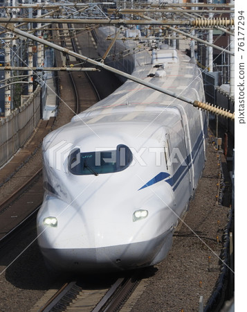 Shinkansen N700S J12 formation near Yamashina Shinkansen N700S J12 formation near Yamashina 76177294
