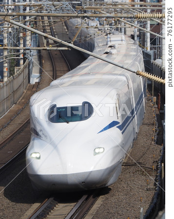 Shinkansen N700S J12 formation near Yamashina Shinkansen N700S J12 formation near Yamashina 76177295