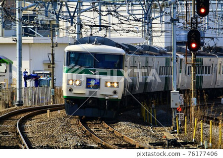 JNR特快列車接近尾聲...“湘南班輪” 185系列 JNR特快列車接近尾聲...“湘南班輪” 185系列 76177406