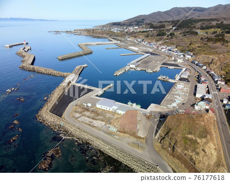 早春鳥瞰北海道瀨田町工藤大成漁港風光 早春鳥瞰北海道瀨田町工藤大成漁港風光 76177618