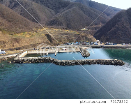 早春鳥瞰北海道瀨田町太生太田漁港風光 早春鳥瞰北海道瀨田町太生太田漁港風光 76178232