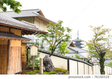 [Kyoto Prefecture] September ・ Around the Yasaka Tower in Kyoto, where it rains 76180528