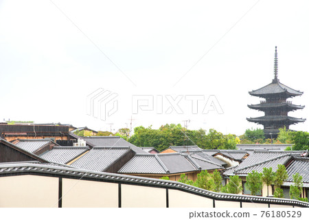 [京都府] 9 月・京都八坂塔周圍，下雨的地方 76180529