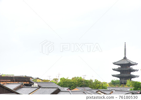 [Kyoto Prefecture] September ・ Around the Yasaka Tower in Kyoto, where it rains 76180530