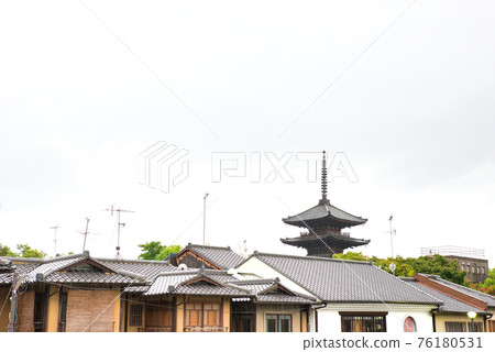 [Kyoto Prefecture] September ・ Around the Yasaka Tower in Kyoto, where it rains 76180531