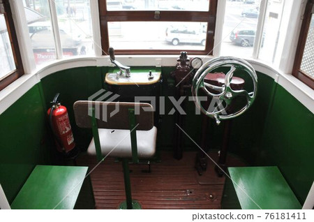 葡萄牙里斯本纜車(格洛麗亞線)駕駛員座椅 葡萄牙里斯本纜車(格洛麗亞線)駕駛員座椅 76181411