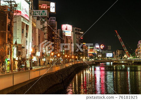夜間娛樂區博多中洲風景[福岡縣福岡市] 76181925