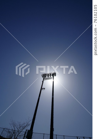 Ground lighting to illuminate sports facilities 76182105