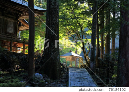 美濃正倉院：Ryokaizan Yokokuraji Temple 128（岐阜縣伊比郡伊比川町橫倉） 76184102