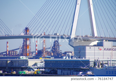 Tsurumi Tsubasa Bridge and Chimney of Steelworks (Yokohama City, Kanagawa Prefecture, Kawasaki City) 76184747