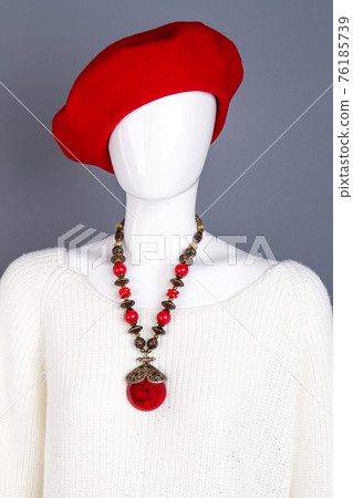 Mannequin with red beret and white sweater. 76185739