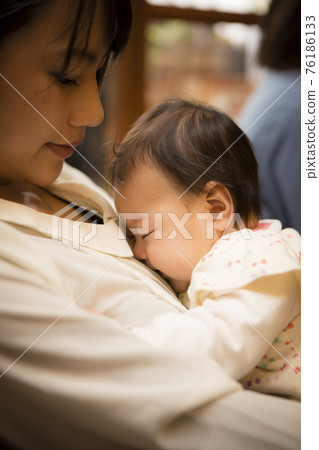 Infant and mother Infant and mother 76186133