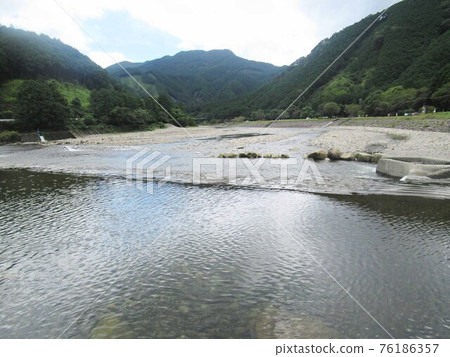 從三重縣尾羽市的銚子川大壩上眺望的風景 76186357