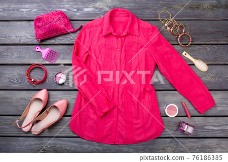 Essential women's items accessories. Essential women's items accessories. 76186385