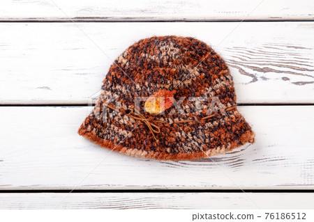 Motley women's winter cap. 76186512