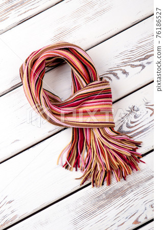 Wool scarf in twisted cable knit. 76186527