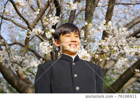 入學典禮、學生製服、櫻花季、畢業典禮 入學典禮、學生製服、櫻花季、畢業典禮 76186911