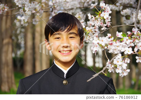 入學典禮、學生製服、櫻花季、畢業典禮 入學典禮、學生製服、櫻花季、畢業典禮 76186912