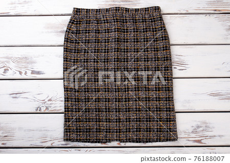 Checkered women shorts. 76188007