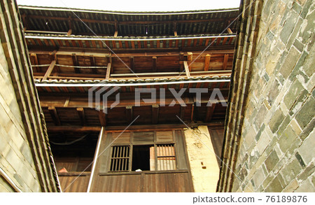 福建土樓方樓入口 福建土樓方樓入口 76189876