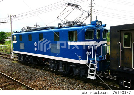 裝載石灰石的電力機車...秩父鐵道/石灰石貨運 裝載石灰石的電力機車...秩父鐵道/石灰石貨運 76190387