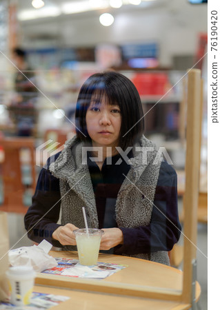 Japanese woman in her 30s break image Japanese woman in her 30s break image 76190420