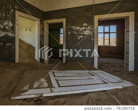Sand has invaded and taken over these rooms in Kolmanskoppe 76190759