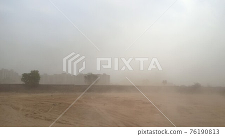 Dust storm occurs in Indian desert 76190813