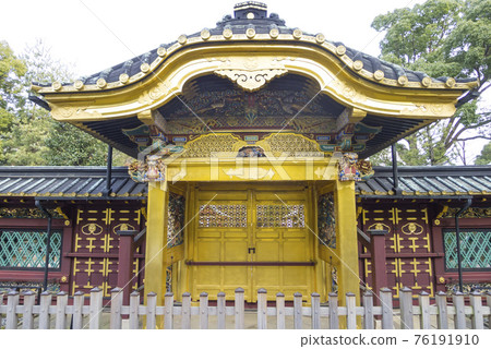 Inside The Karamon Gate Of Ueno Toshogu Shrine Stock Photo 76191910 Pixta