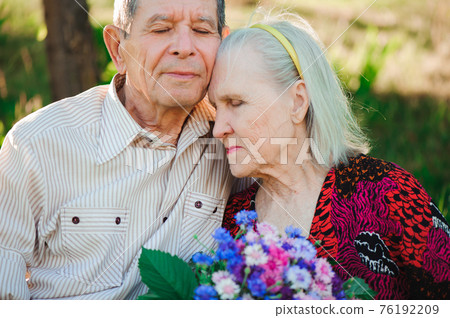 Beautiful happy eighty years old people sitting in the park. 76192209