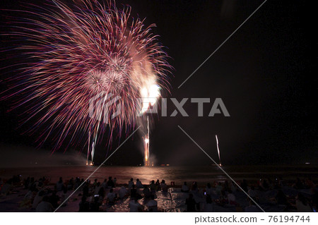 [Hikone City, Shiga Prefecture] Kitabiwako Fireworks Festival. Hikone fireworks display. 76194744