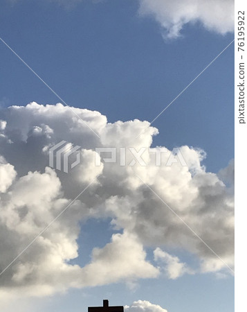 Clouds that look like various shapes 76195922