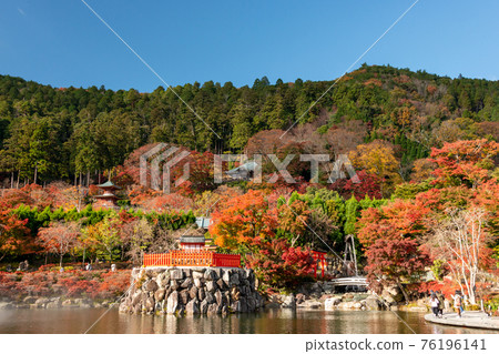 Autumn leaves of Katsuo-ji Temple in Minoo City, Osaka Prefecture Autumn leaves of Katsuo-ji Temple in Minoo City, Osaka Prefecture 76196141