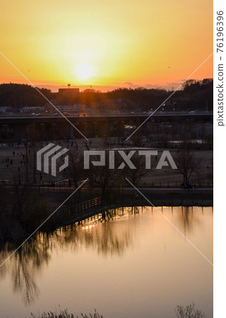 黃昏的新橫濱公園日落 76196396