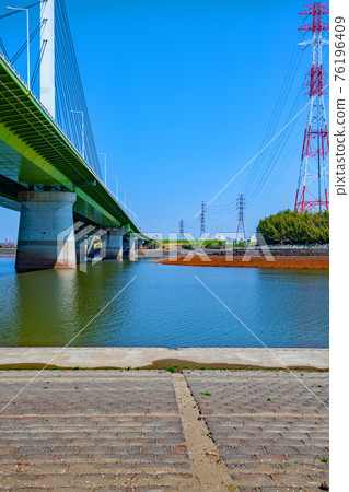 Early spring Aya Lake Arakawa Reservoir Tokyo Gaikan Expressway Sakitama Ohashi 76196409