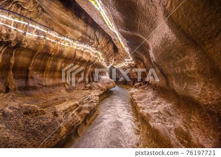 宏偉的地宮千佛鐘乳洞 76197721