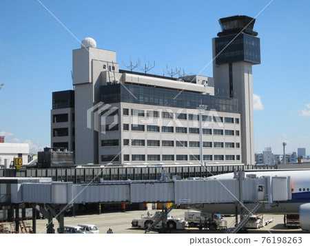 Itami Airport Terminal Building seen from Finger 76198263