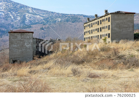 Remains of Midorigaoka Apartment on the site of Matsuo Mine (Hachimantai City, Iwate) Remains of Midorigaoka Apartment on the site of Matsuo Mine (Hachimantai City, Iwate) 76200025