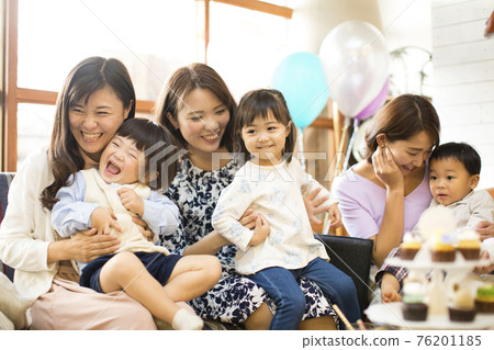 Mommy friend lunch 76201185