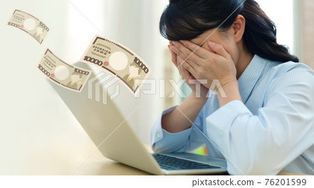 Image of a woman in trouble due to reduced money 76201599