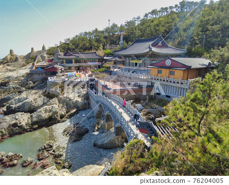 Scenery of haedong yonggungsa buddhist temple, Busan, South Korea, Asia Scenery of haedong yonggungsa buddhist temple, Busan, South Korea, Asia 76204005
