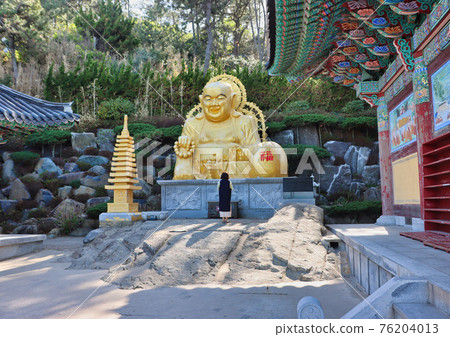 Scenery of haedong yonggungsa buddhist temple, Busan, South Korea, Asia Scenery of haedong yonggungsa buddhist temple, Busan, South Korea, Asia 76204013