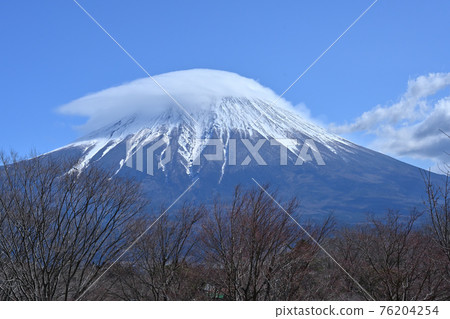 Fuji clouds of Lake Tanuki fly 76204254